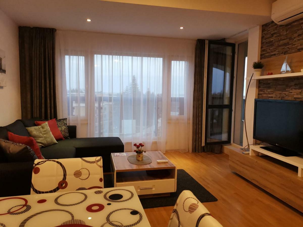 Cozy Apartment By The Sea Святые Константин и Елена Экстерьер фото