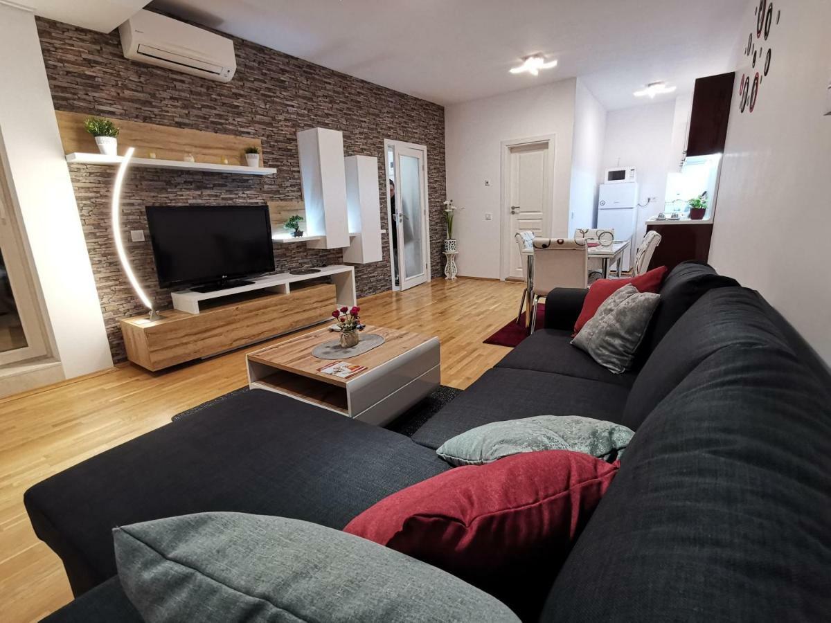 Cozy Apartment By The Sea Святые Константин и Елена Экстерьер фото