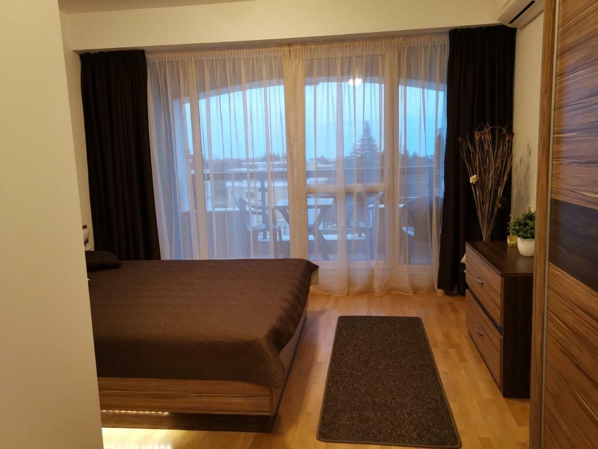Cozy Apartment By The Sea Святые Константин и Елена Экстерьер фото