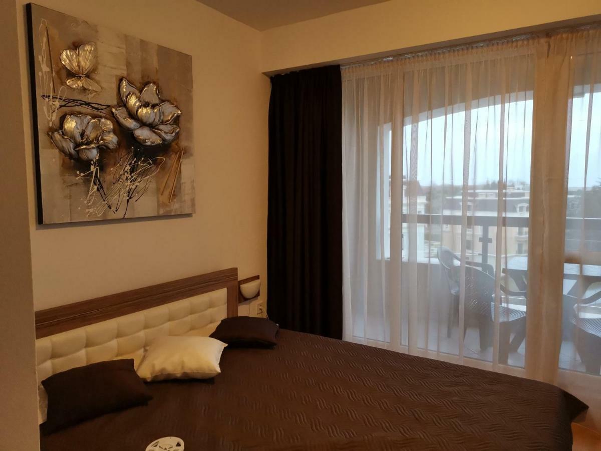 Cozy Apartment By The Sea Святые Константин и Елена Экстерьер фото